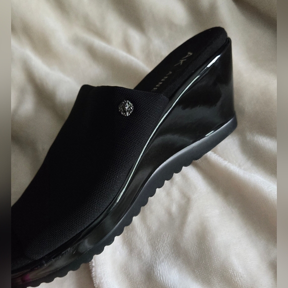 Anne Klein black wedge sandals size 9 - Picture 6 of 9